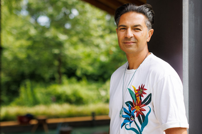 Cihan Simsek, Körpertherapeut, in Buddhas Weg