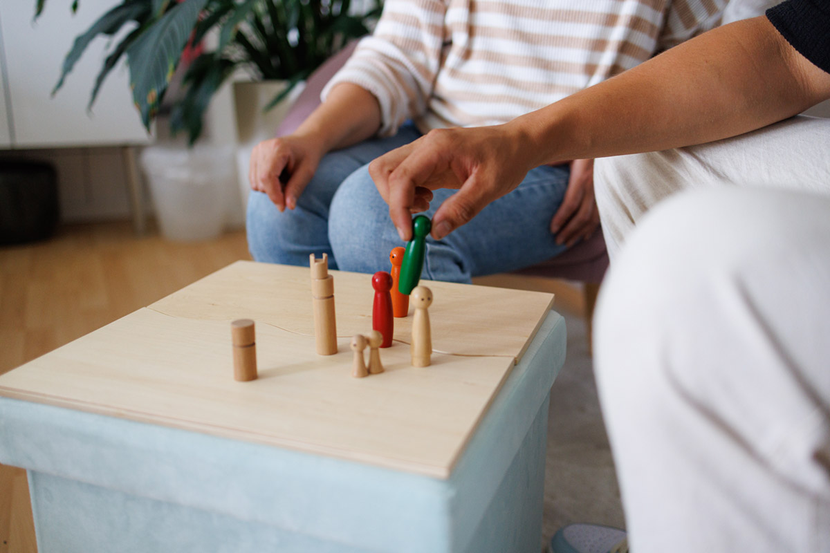 Familienaufstellung mit Heilpraktikerin für Psychotherapie, Buddhistische Psychologie und Hypnose Master DHI, Ulrike Bugler in Buddhas Weg